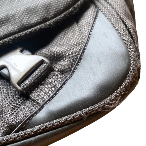 Tumi Tech Messenger Bag - Picture 4 of 6